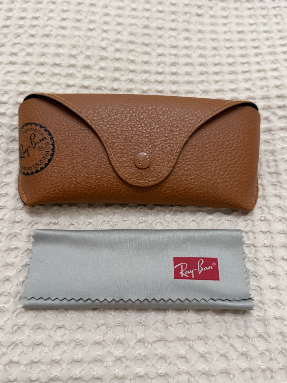 Ray-ban Case and Cloth